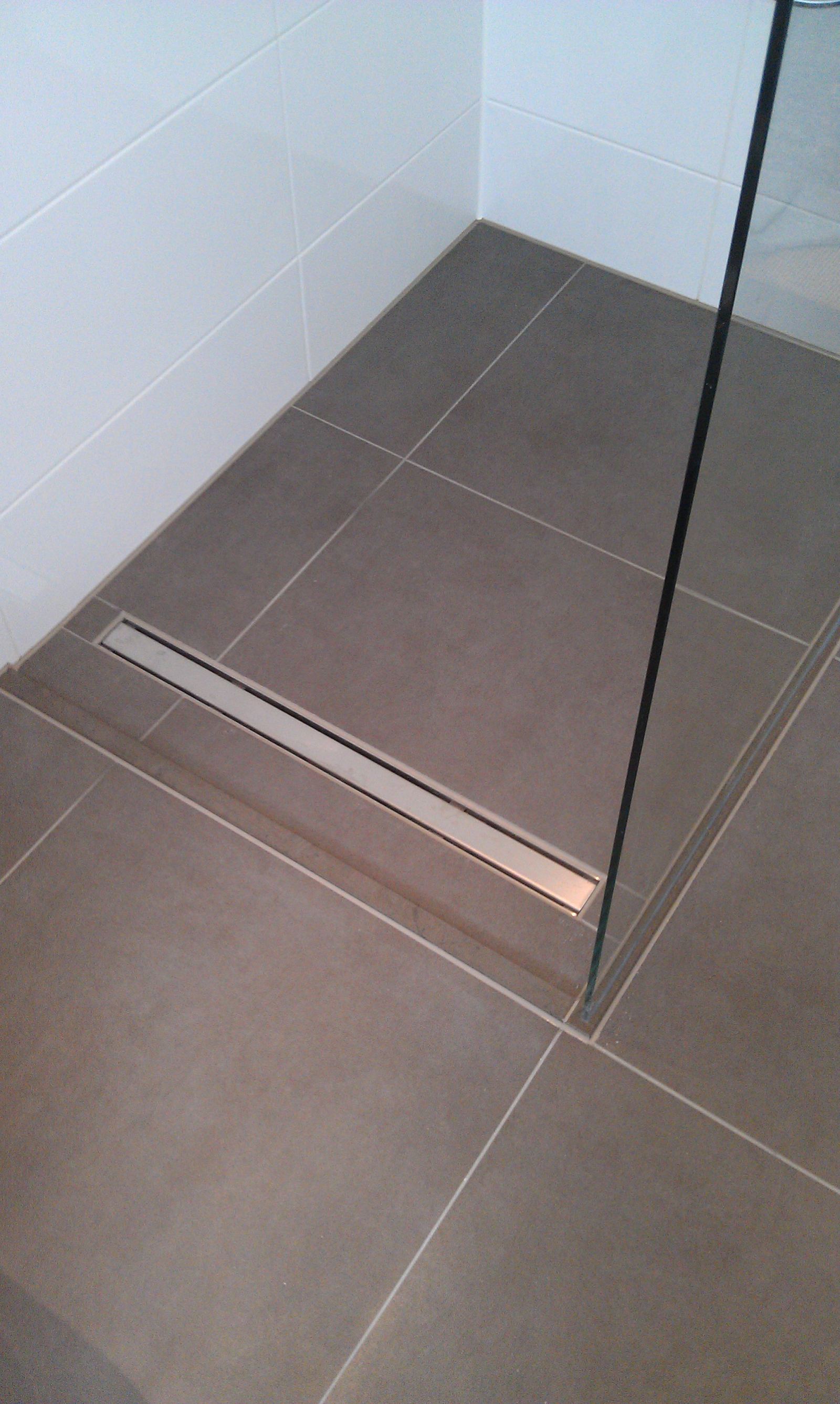 Badkamer douche en afvoer geplaatst door Ron Giling